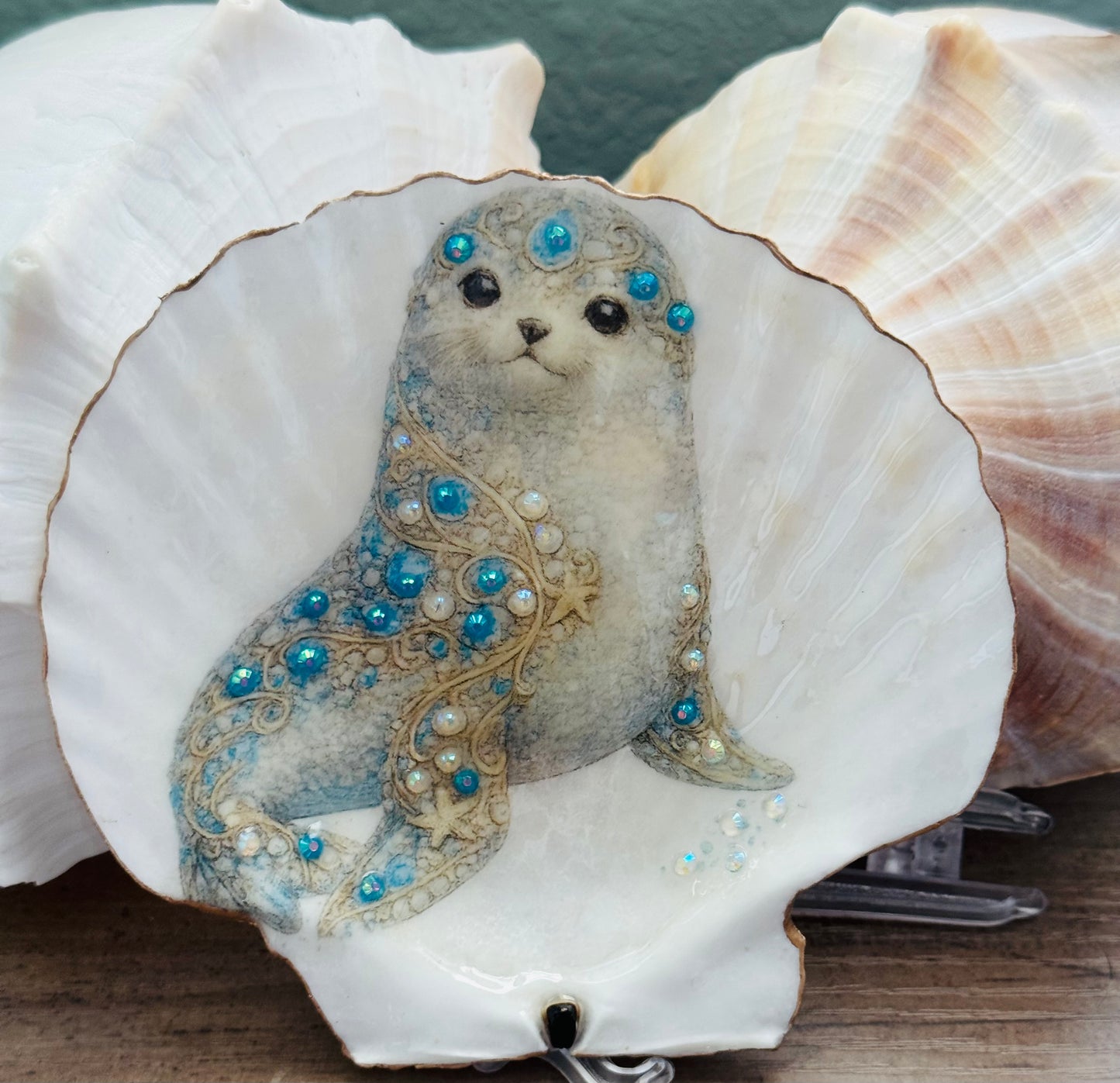 Jeweled Tides Scallop Shell
