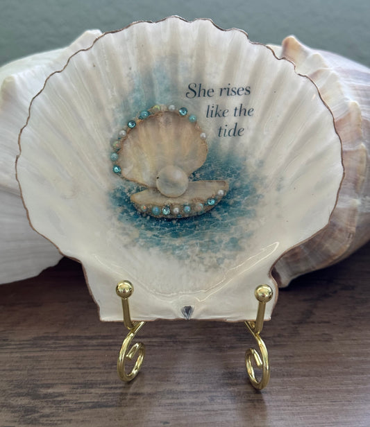Jeweled Tides Scallop Shell
