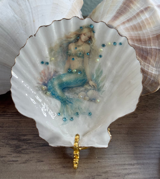 Jeweled Tides Scallop Shell